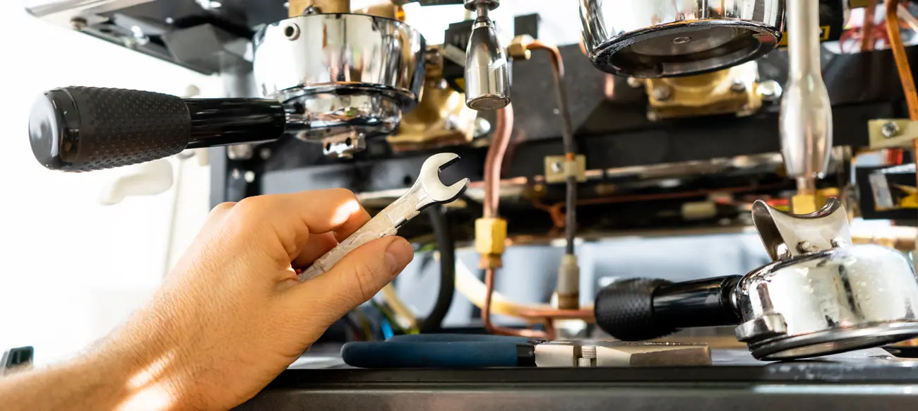 Riparazione artigianale macchina del caffè